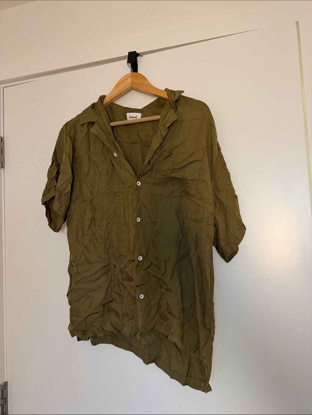 Button-Down Short Sleeve Shirt in Olive Green by